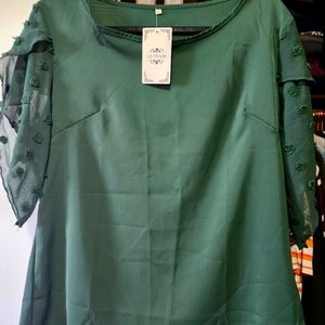Dark green Lamode woman's top sz xl with beautiful sheet sleeves